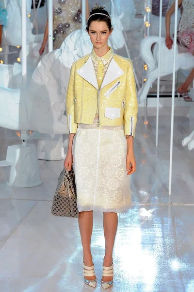 Look 28